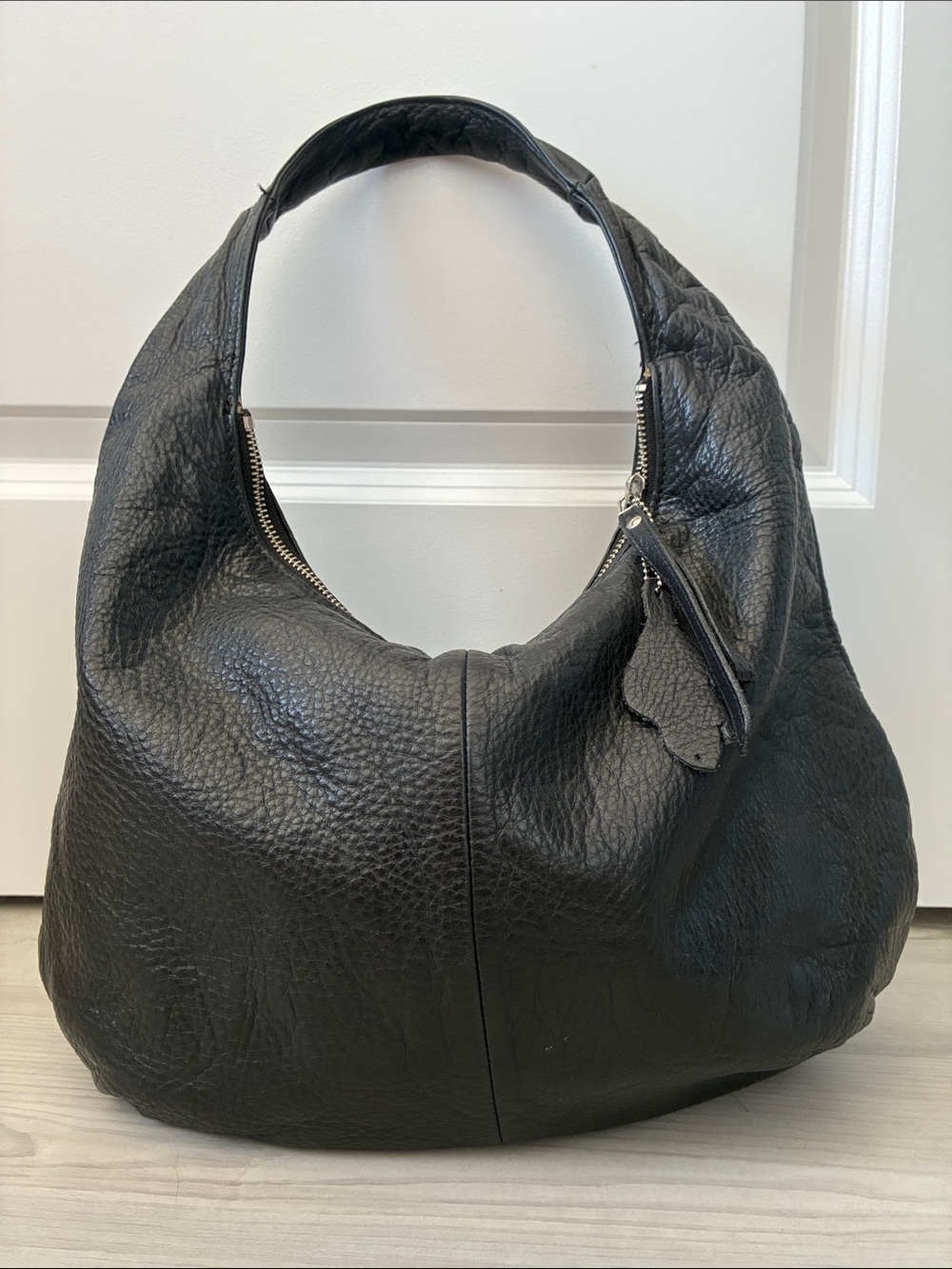 Roots Pebbled Leather Slouchy Hobo Shoulder Bag Purse - Black